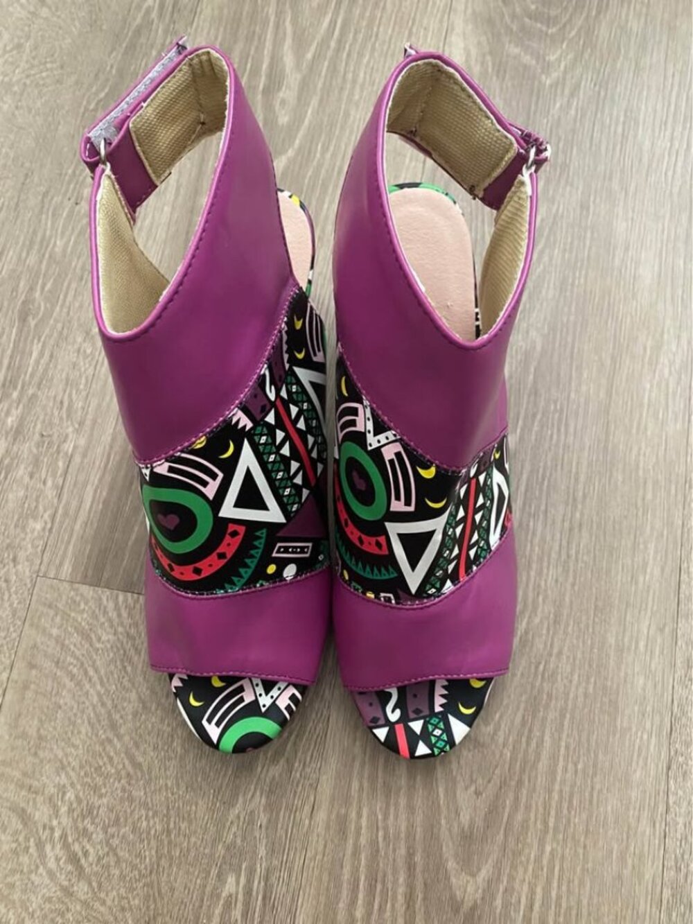 Women’s Size 8.5 Peep-Toe Block Heels – Multicolor Abstract Print – Velcro Ankle